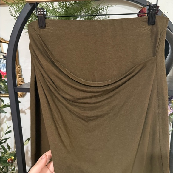 Vince Green Mini Wrap Skirt with Ruched Detail size small - Picture 2 of 7